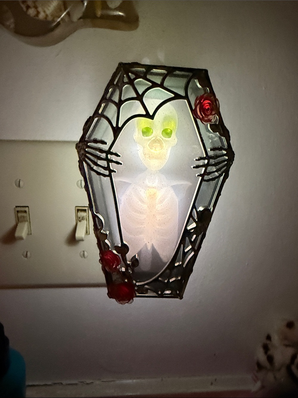 Bath & Bodyworks Wallflower decorative Coffin with light up skeleton - Picture 3 of 3